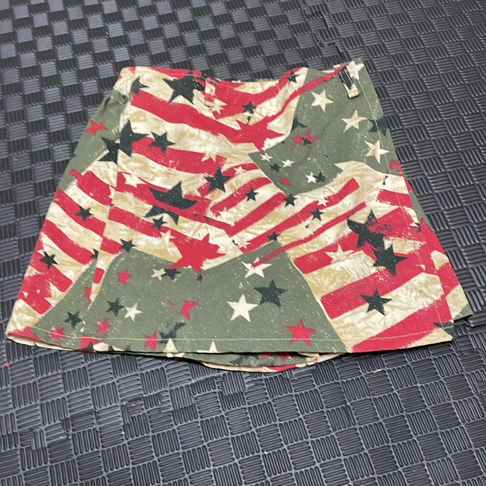 Amy Byer skort. skirt from front shorts from back. stars & stripes  12-14 girls